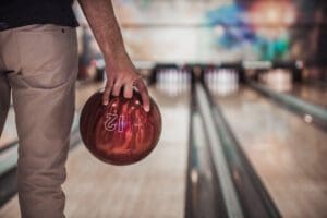Read more about the article How to Choose a Bowling Ball